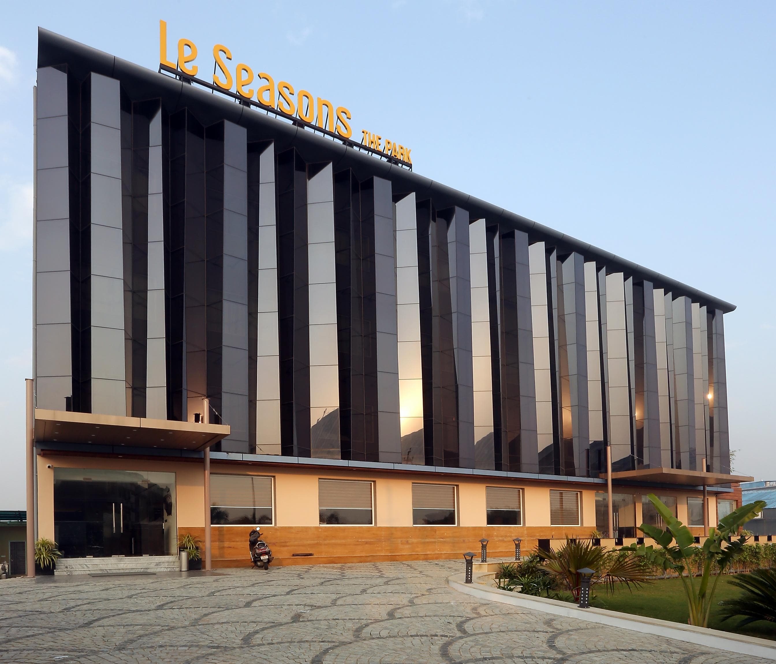LE SEASONS PARK GREATER NOIDA
